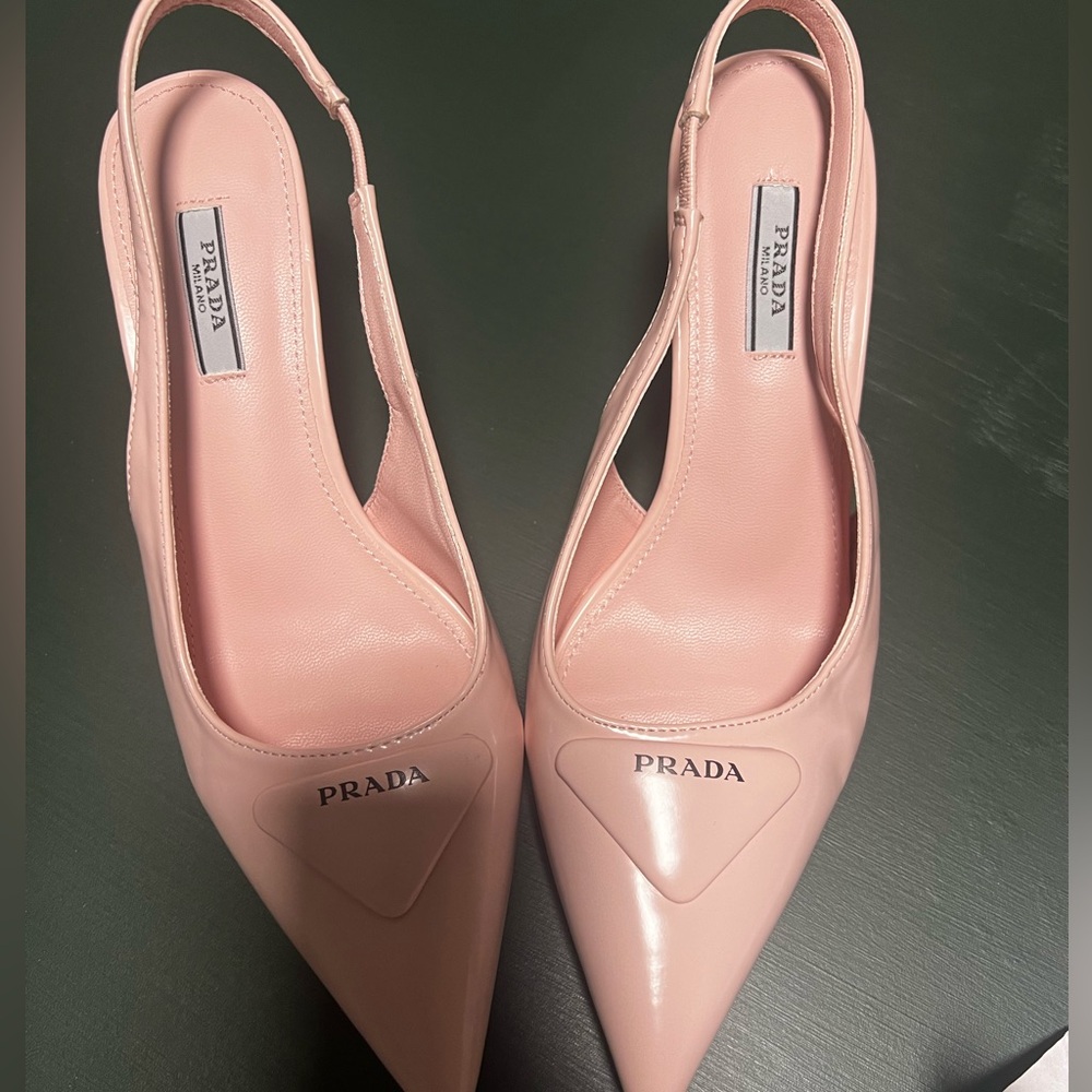 PRADA pumps w COA